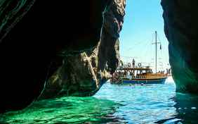 Nicht verpassen sollten Sie einen Tagesausflug mit einem Motorsegler entlang der bezaubernden lykischen Küste.